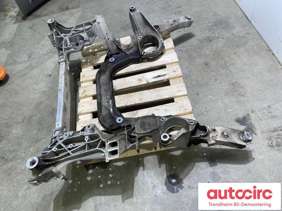 Travers foran hoved til BMW 5-Serie 2010-2017 (F10/F11) (F10/F11) (..|31116799321|)