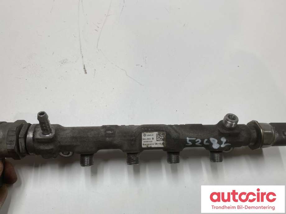 Dyseskinne (fuelrail) til Škoda Octavia 2013-2016 (Type III, Fase 1)  (04L130089B|)