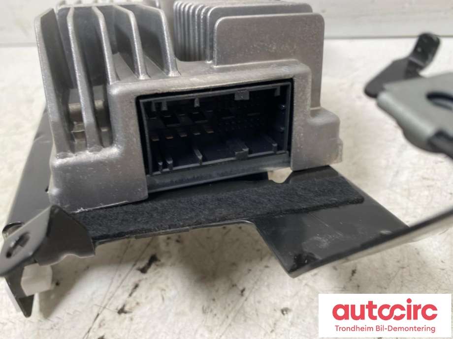 Bilstereo forsterker til BMW 2-Serie, Active/Gran Tourer 2014-->> (F45/F46) (F45/F46) (..|9375049|65122622759|65129375049)