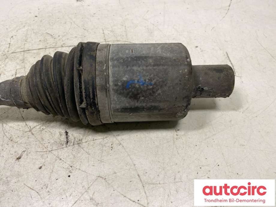 Drivaksel venstre foran, diesel/automat til Mercedes GLK 2008-2015 (X204) (X204) (A2043301501|A2043302201|A2043302601| A2043301500| A 204 330 22 01| A 204 330 26 01| A 204 330 15 00| A 204 330 15 01)