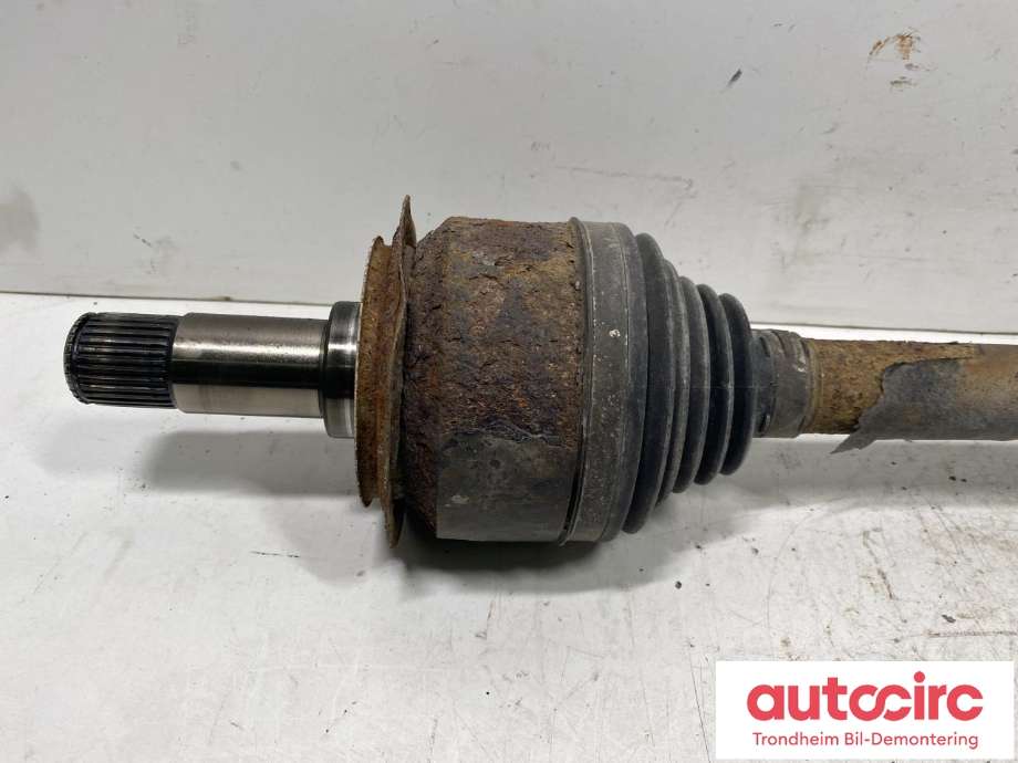 Drivaksel venstre bak, diesel/automat til Mercedes Vito 2014-->> (W447) (W447) (...|A4473503900|)