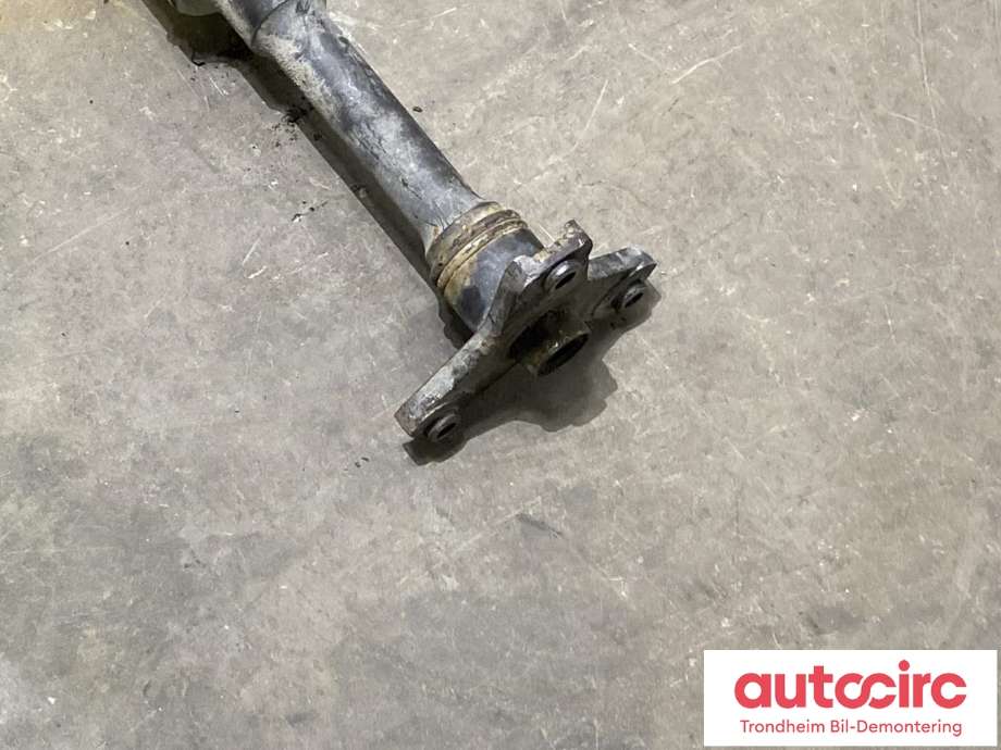 Mellomaksel bakre til VW Transporter / Caravelle 1990-2003 (T4) (T4) (7D0521109|)