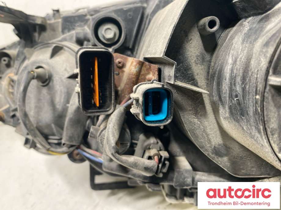 Frontlykt høyre xenon til Mitsubishi Lancer 2008-2017  (8301B256|)