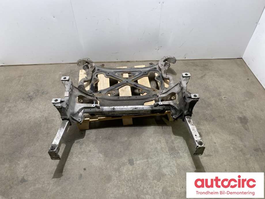 Travers foran hoved til Audi Q7, 2015-->> (Type II)  (...|4M0399315L)