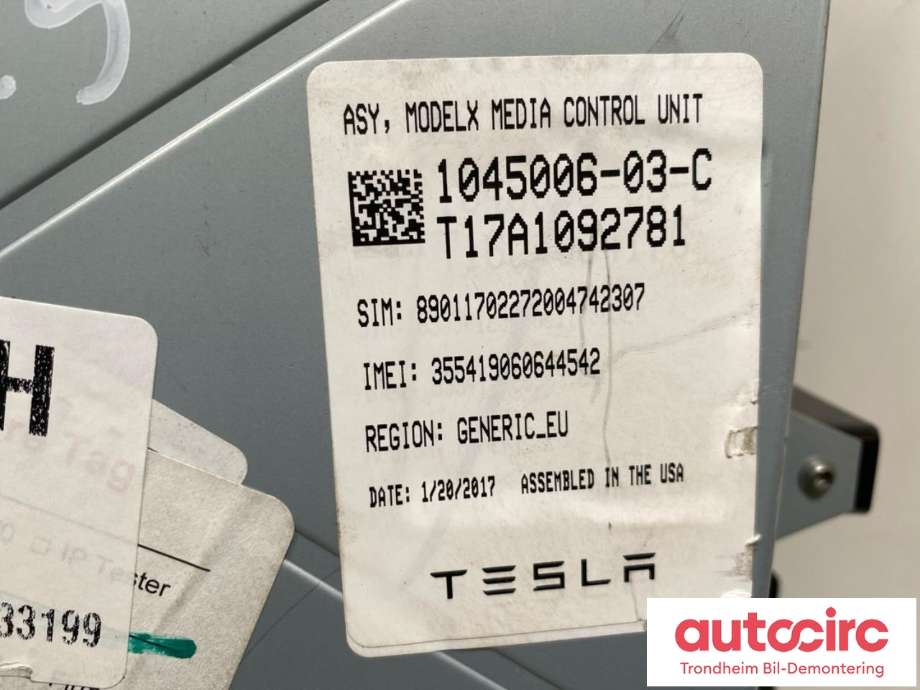 Multimedia display (MCU - Media Controller Unit) til Tesla Model X 2016-->>  (LES INFO|1045006-03-C|1045006-S3-J|1098050-93-B| 1098050-93-C| 1098050-93-D| 1098050-S3-B| 8764561-03-B)