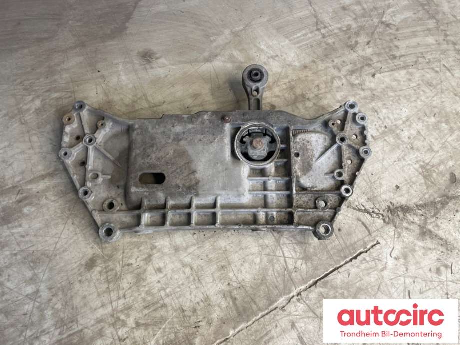 Travers foran hoved til VW Caddy 2004-2010 (Type III, Fase 1)  (..|1K0 199 313 AL|)