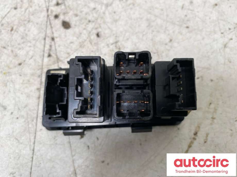 Bryter lys til Kia Venga 2010-2017  (..|93300-1P110|933101P100EQ|)