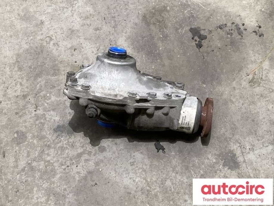 Kardang klokke foran til BMW 3-Serie, 2012-2018 (F30/F31/F34) (F30/F31/F34) (31508635703)