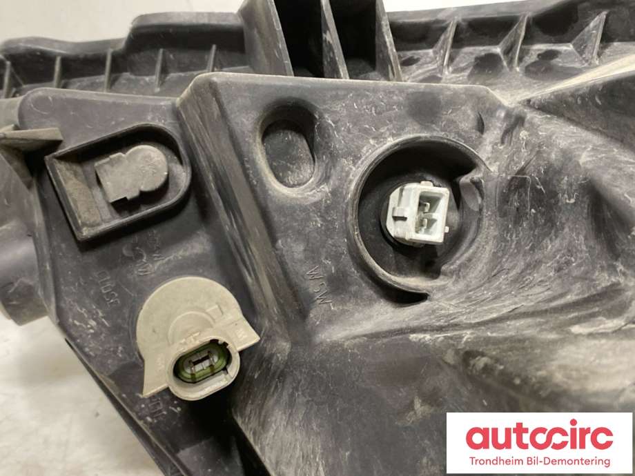 Frontlykt høyre halogen til Opel Vivaro A 2006-2014  (VALEO|93859830|8200701356|)