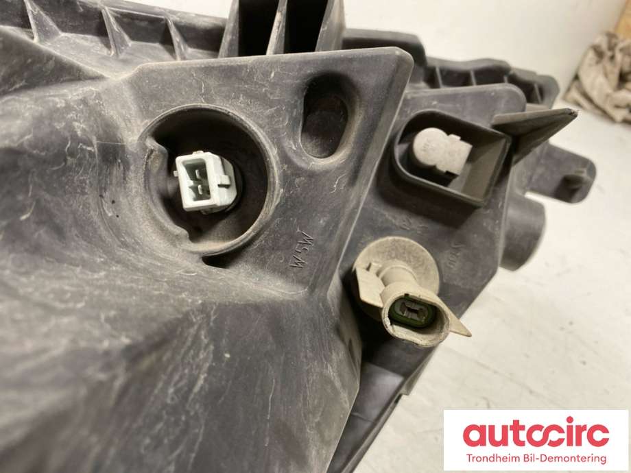 Frontlykt venstre halogen til Opel Vivaro A 2006-2014  (VALEO|93859829|)