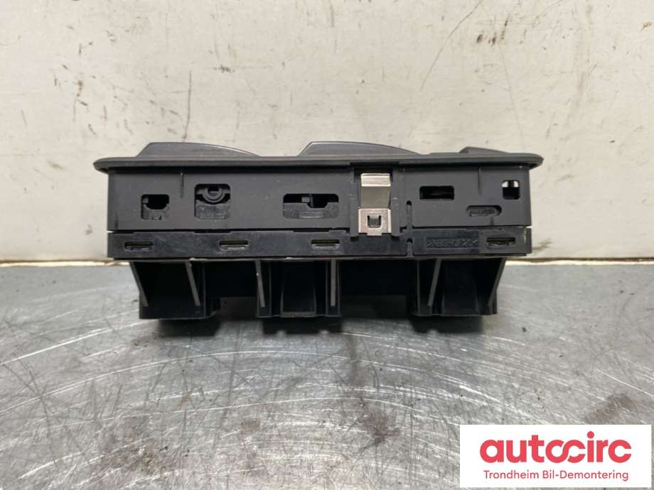 Bryter ruteheis førerdørspanel til Land Rover Discovery 2005-2009 (Type III)  (YUD501110PVJ|5H2214K147GA8PVJ|)