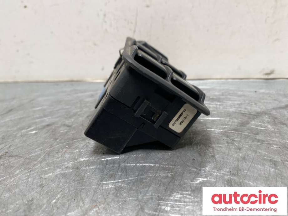Bryter ruteheis førerdørspanel til Land Rover Discovery 2005-2009 (Type III)  (YUD501110PVJ|5H2214K147GA8PVJ|)