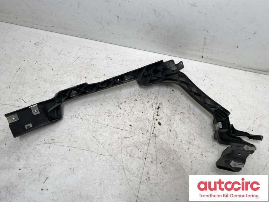 Frontlyktehus til Jaguar I-PACE 2018-->>  (T4K4684|J9D3-002A57-AA|T4K11504|J9D3-002A57-AB|)