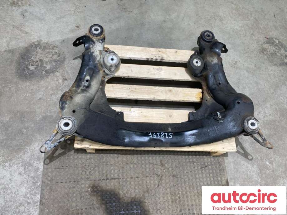 Travers foran hoved til Škoda Superb 2002-2008 (Type I)  (...|4B0 399 313 DK|)