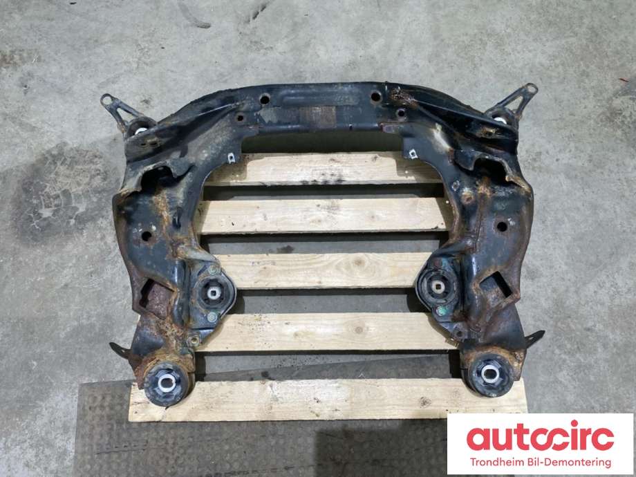 Travers foran hoved til Škoda Superb 2002-2008 (Type I)  (...|4B0 399 313 DK|)