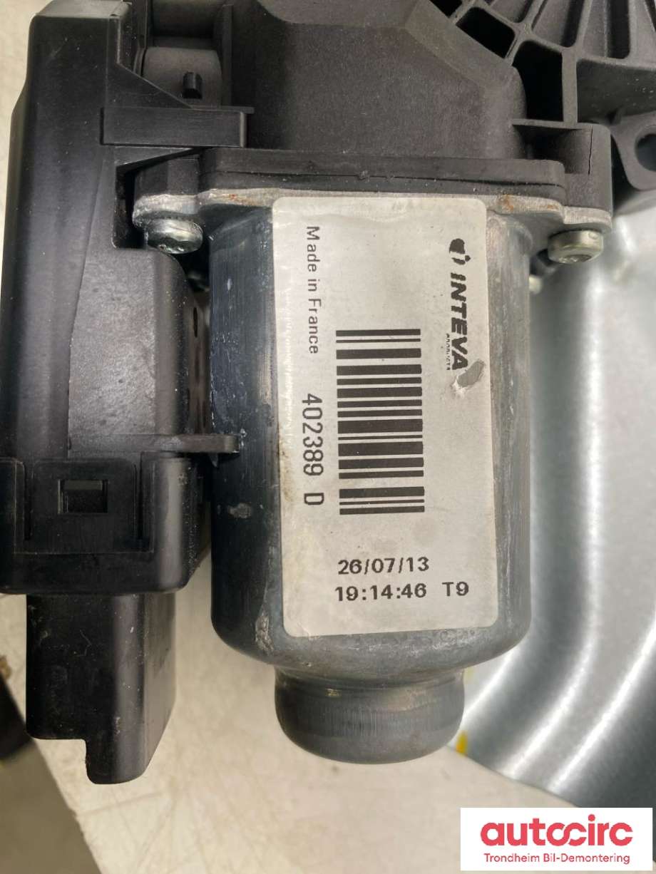 Ruteheis venstre foran til Hyundai Ix35 2010-2015  (824012Y000|82401-2Y000|82470-2Y340)