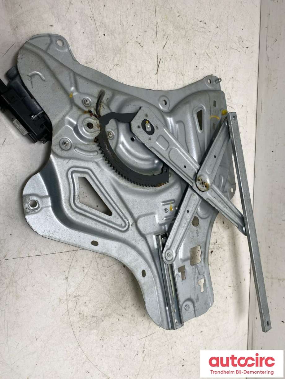 Ruteheis venstre foran til Hyundai Ix35 2010-2015  (824012Y000|82401-2Y000|82470-2Y340)