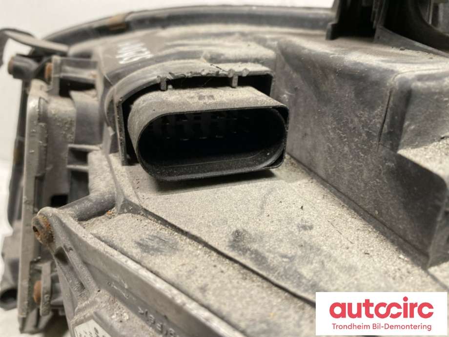Frontlykt høyre xenon til Audi A4 2007-2014 (Type IV) (B8) (B8) (8K0941030AJ|8K0941004C|0301240272)