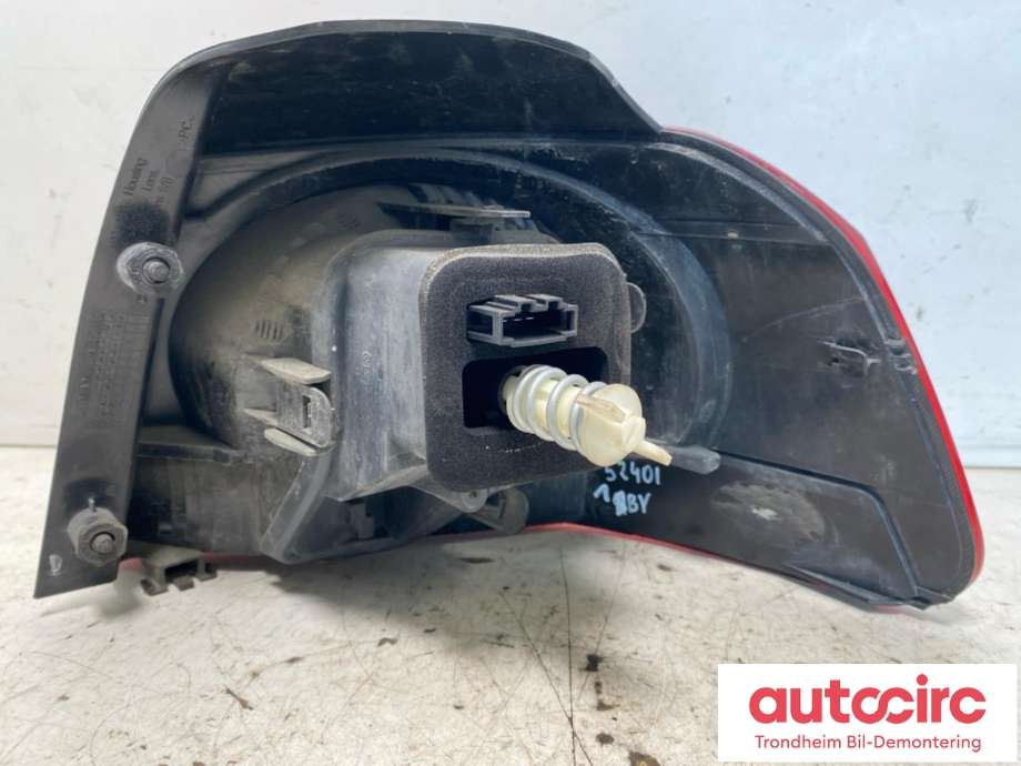 Baklykt venstre ytre til VW Golf VI 2008-2012  (HELLA|5K0945095M|)
