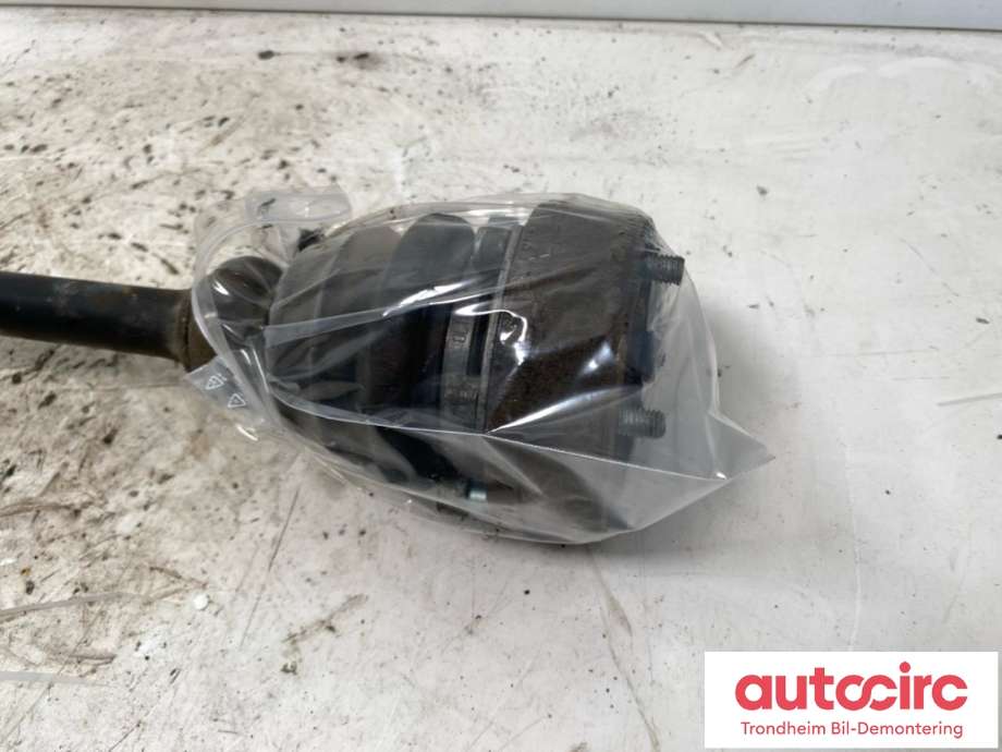 Drivaksel høyre bak, bensin/manuell til VW Passat 2001-2005 (B5,3BG) (B5,3BG) (...|8E0501203BX|8E0501203M|)