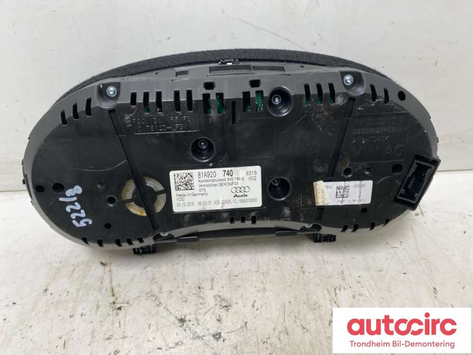 Instrumentpanel til Audi Q2 2016-->>  (..|81A 920 740|81A920740|)