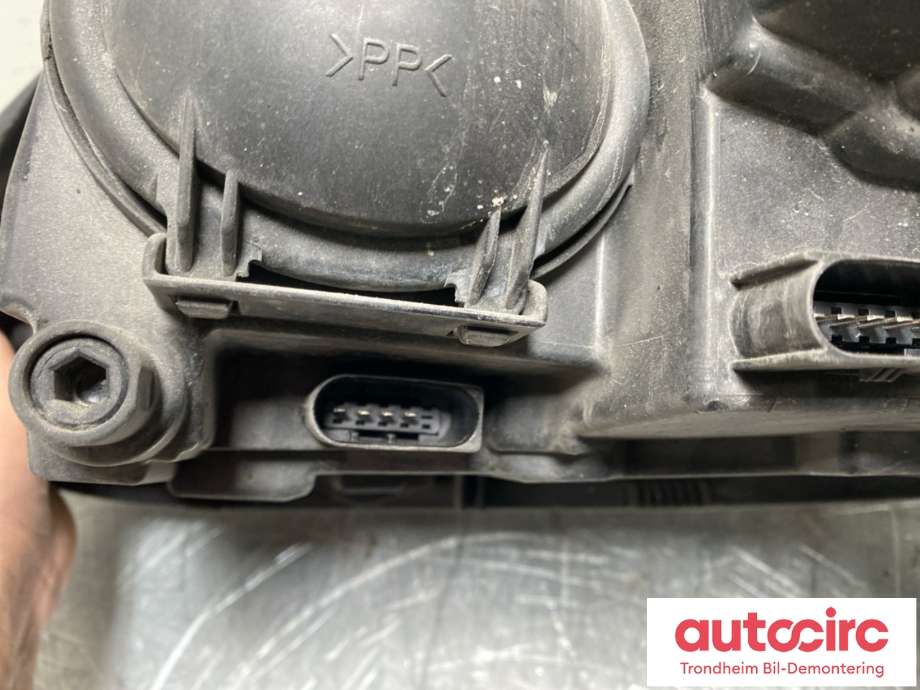 Frontlykt høyre xenon til Mercedes S-Klasse 1999-2005 (W220) (W220) (A2208202461|A2208204461|)