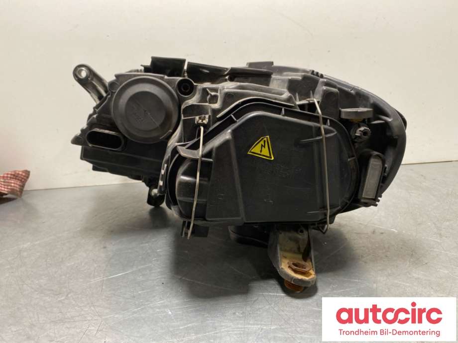Frontlykt høyre xenon til VW Passat 2011-2015 (B7) (B7) (VALEO|3AB941754|90005333|3AB941752)