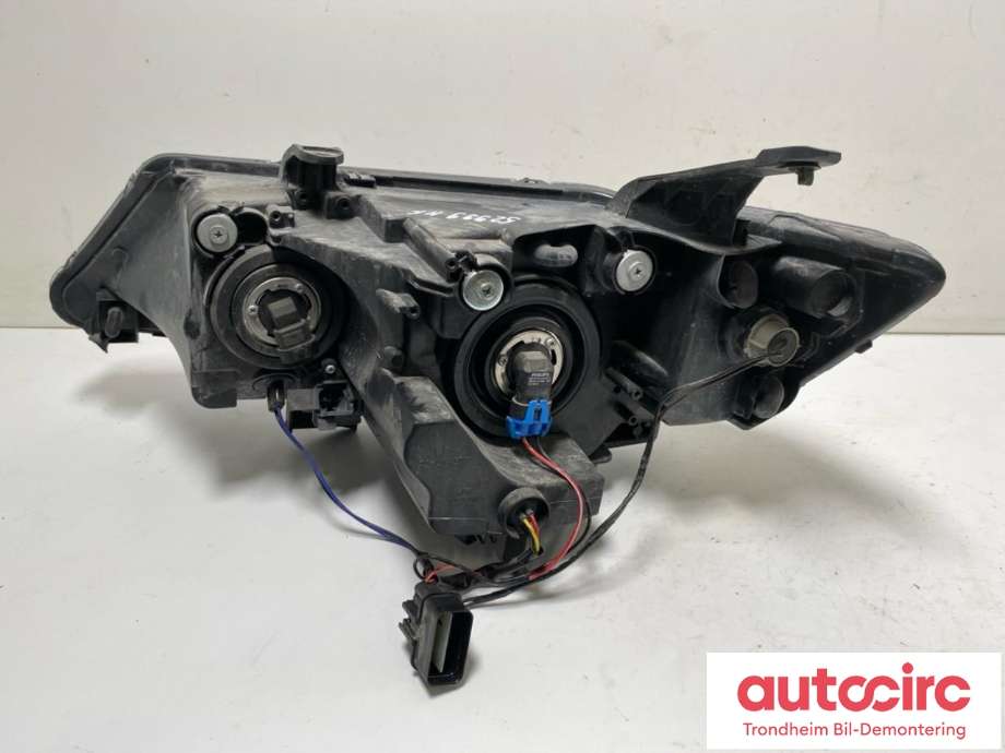 Frontlykt høyre halogen til Mitsubishi Outlander 2007-2010 (Type II, Fase 1) (...|8301A160|)