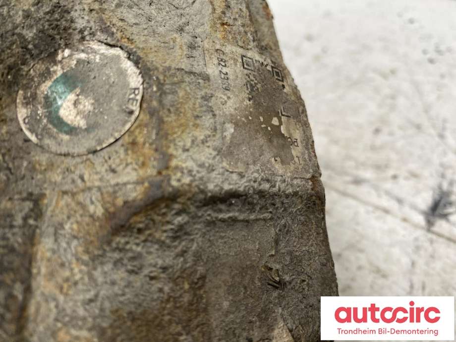 Bremsecaliper venstre foran til Mitsubishi Pajero 2007-2016 (Type IV, Fase 1)  (DIESEL, AUTOMAT, M/ABS|4605B705|)