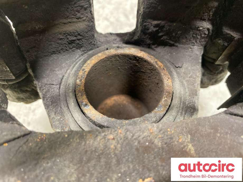Bremsecaliper venstre bak til Mitsubishi Pajero 2007-2016 (Type IV, Fase 1)  (4605A449|)