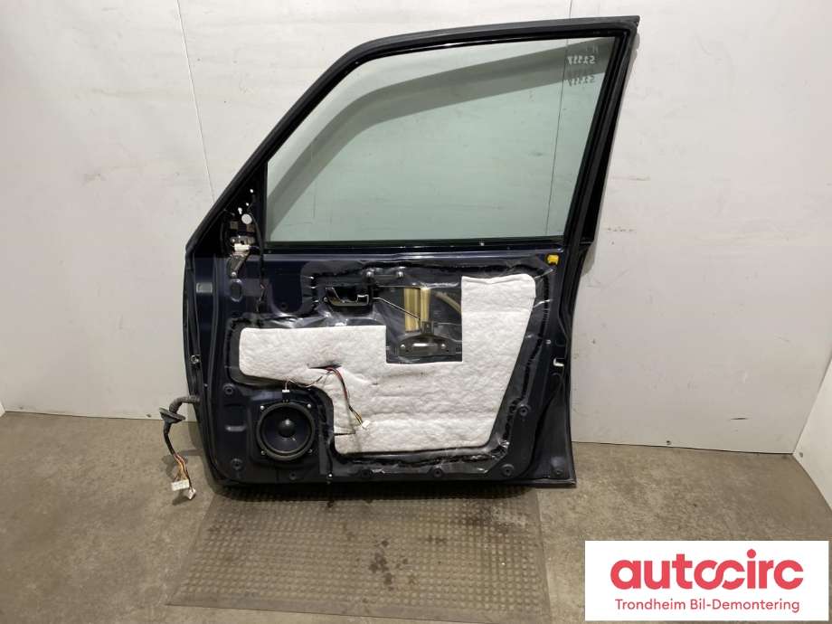 Dør høyre foran til Mitsubishi Pajero 2007-2016 (Type IV, Fase 1) (5700A686|)