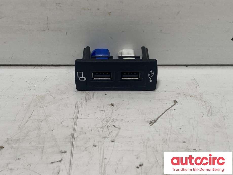 Dashbord diverse til Mercedes Vito, 2014-->> (W447) (W447) (...|A4478200902)