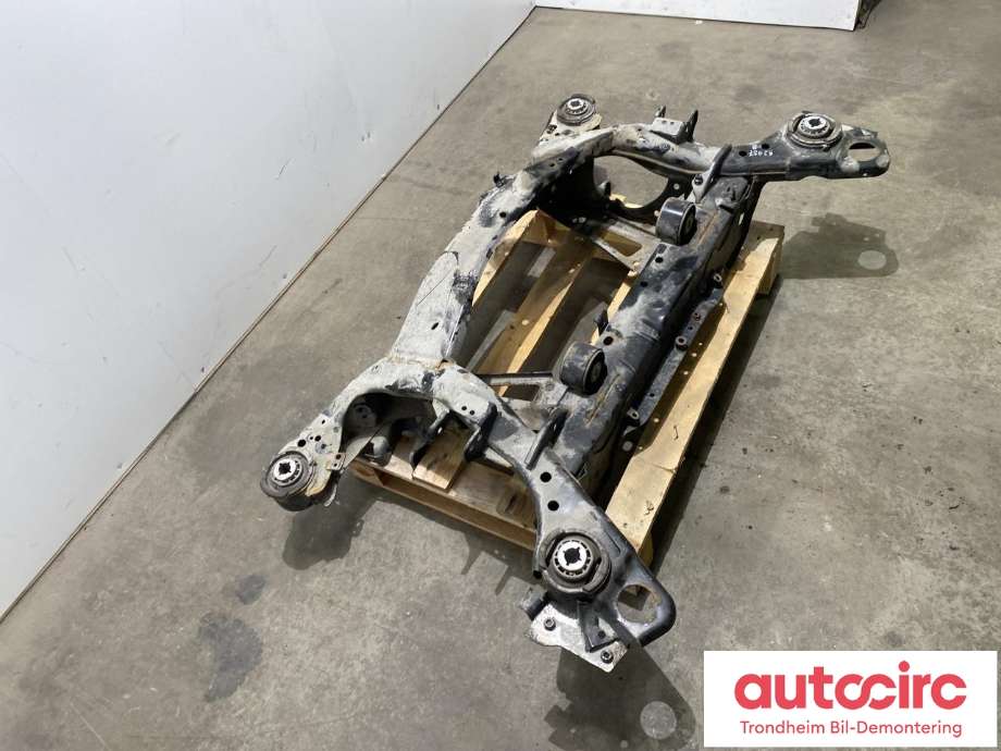 Travers bak til Volvo V90 / V90 CC / S90 2016-->>  (32268546|)