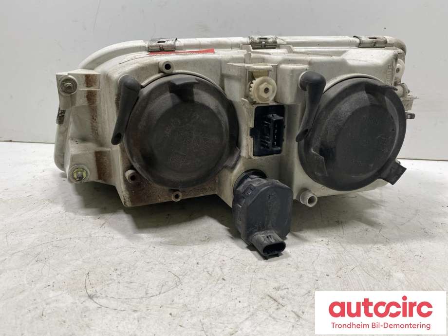Frontlykt høyre halogen til Volvo V40 / S40 2000-2004 (Type I, Fase 2)  (HELLA|30899879|)