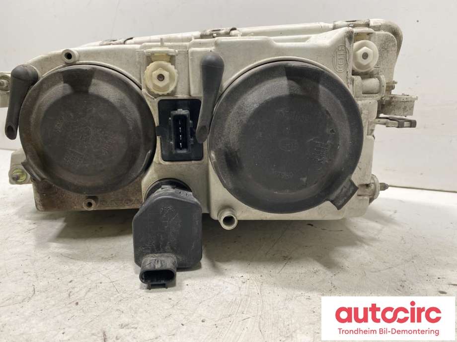 Frontlykt høyre halogen til Volvo V40 / S40 2000-2004 (Type I, Fase 2)  (HELLA|30899879|)