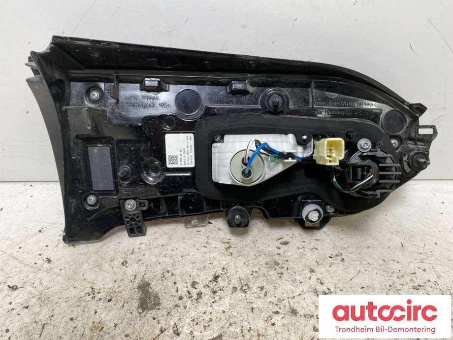 Baklykt høyre indre til Toyota RAV4 2019-->> (Type V)  (..|81580-42150|81581-42150|)