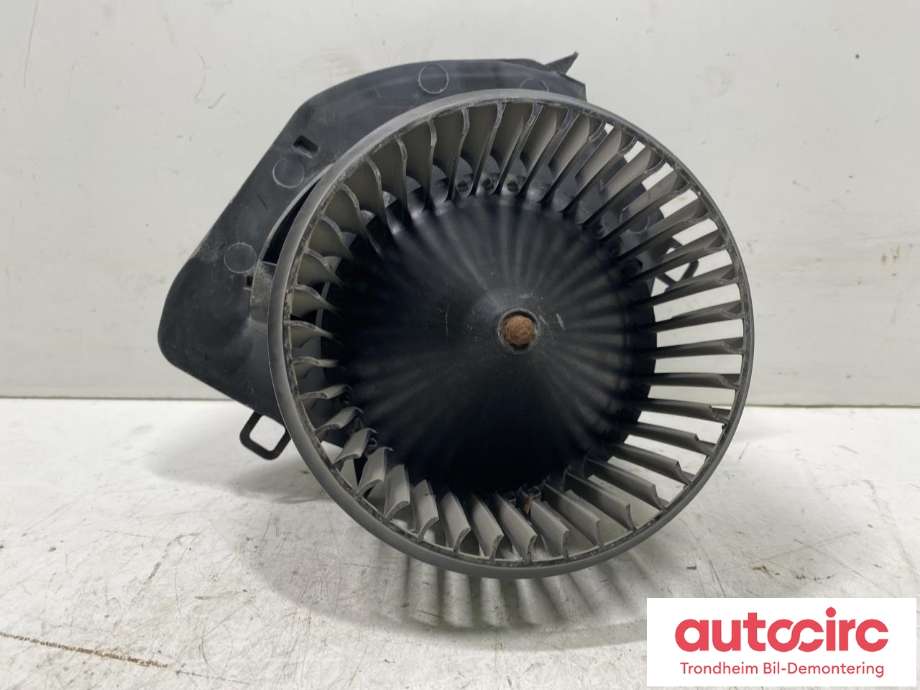 Varmeapparat motor til VW Transporter / Caravelle 2015-2019 (T6) (T6) (BOSCH|7E1 820 021 B|)