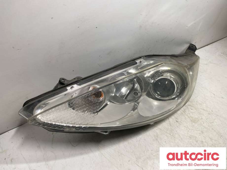 Frontlykt venstre halogen til Ford Fiesta 2008-2012 (Type VI, Fase 1)  (HELLA|1740028|8A61-13W030-CH|8A61-13W030-CG)