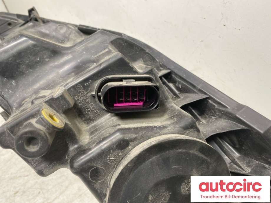 Frontlykt høyre halogen til Ford Fiesta 2008-2012 (Type VI, Fase 1) (HELLA|1740029|8A61-13W029-CH|8A61-13W029-CG)