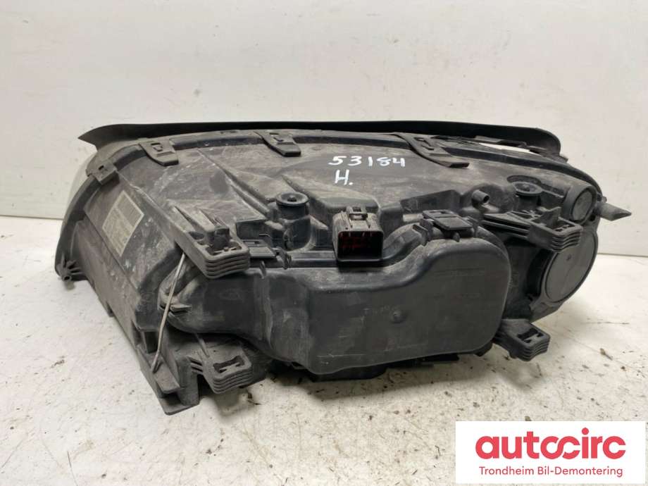 Frontlykt høyre halogen til Volvo V70 2007-2013 (Type III, Fase 1)  (HELLA|31214352|)