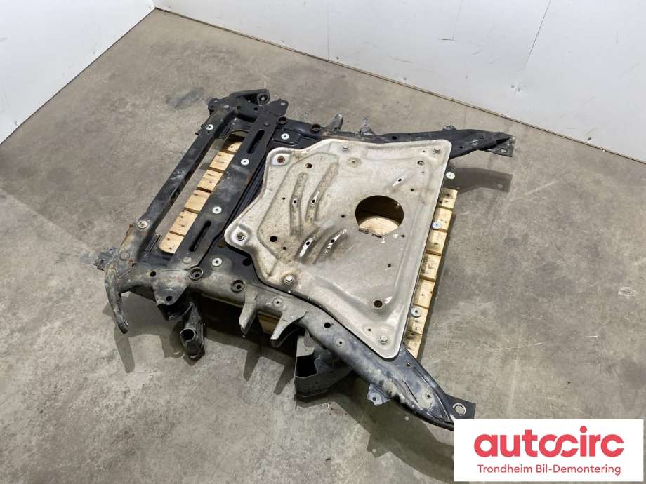 Travers foran hoved til BMW X5 2013-2018 (F15) (F15) (31116866689|)
