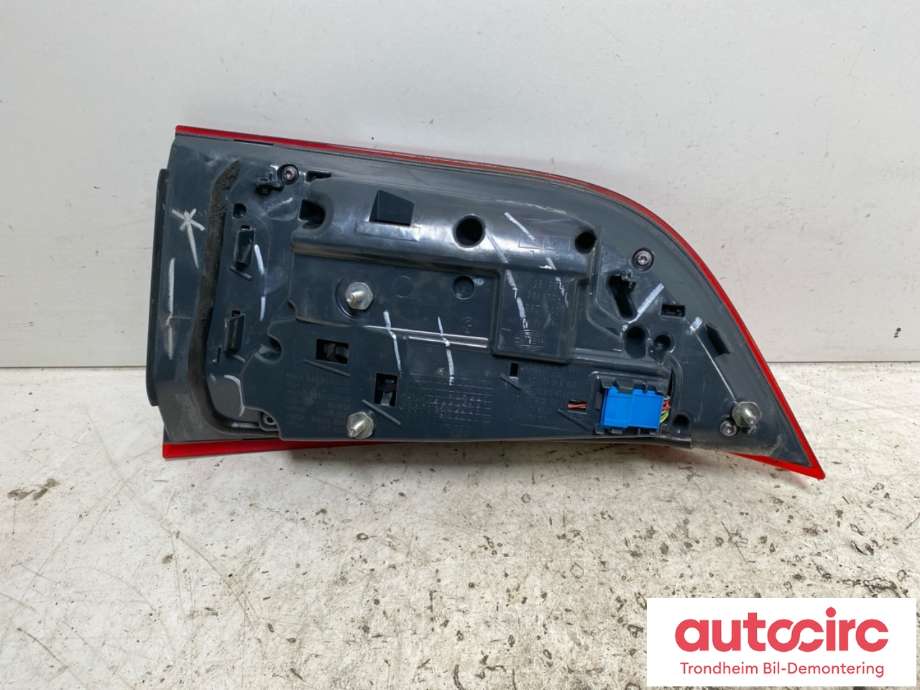 Baklykt venstre indre til BMW X5 2013-2018 (F15) (F15) (HELLA|63217470887|7470887|)