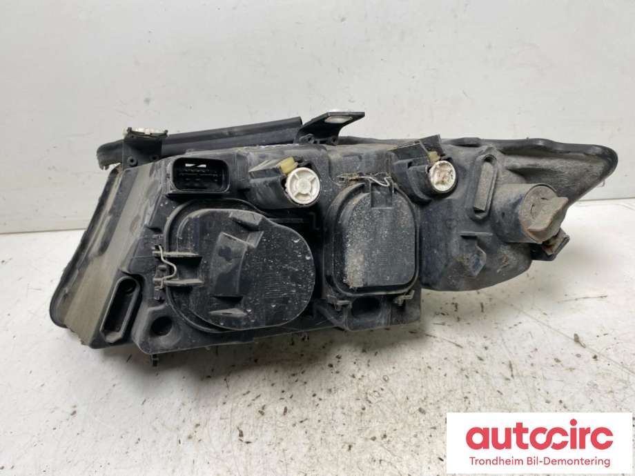 Frontlykt høyre halogen til BMW 3-Serie 2005-2011 (E90/E91/E92/E93) (E90/E91/E92/E93) (VALEO|6942722|63116942722|)