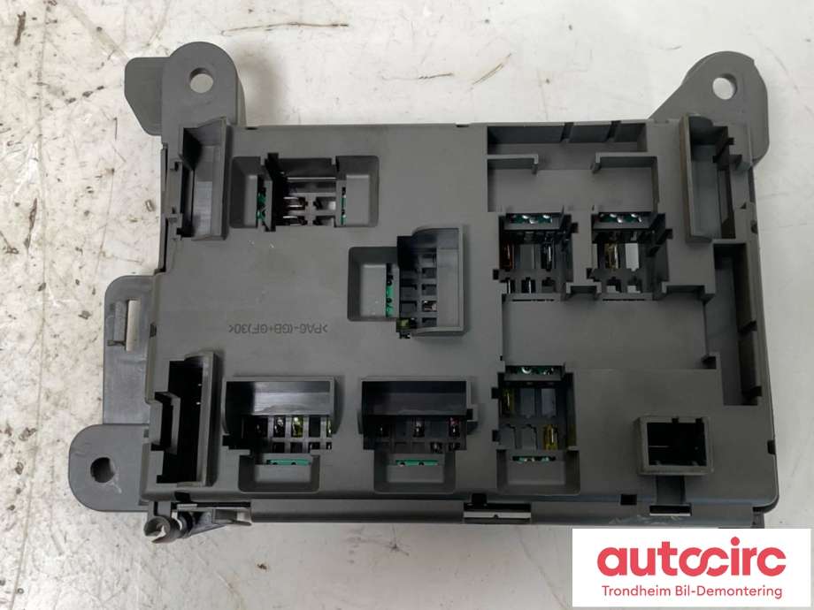 Sikringsboks bagasjerom til BMW X5 2007-2013 (E70) (E70) (..|693168703|61146931687|)