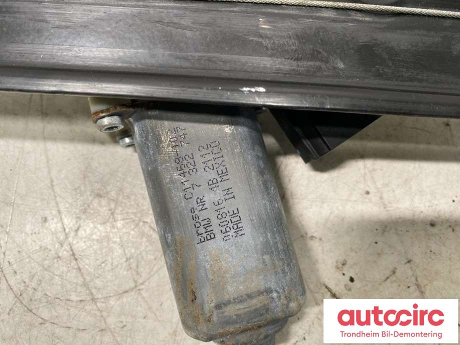 Ruteheis venstre bak til BMW X5 2013-2018 (F15) (F15) (BROSE|67 62 7 322 747|)