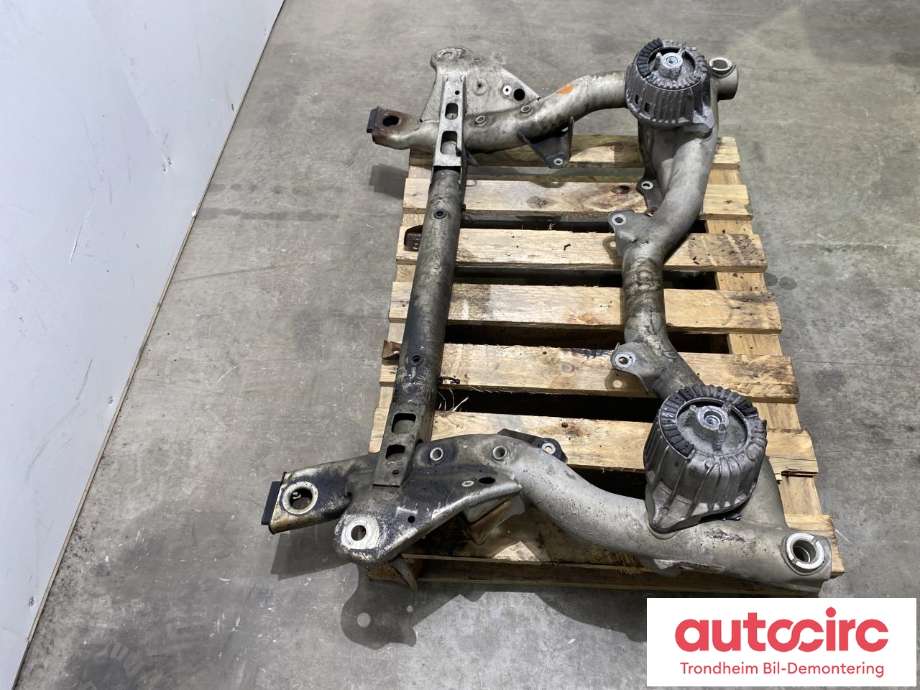 Travers foran hoved til Mercedes CLS 2011-2017 (C218) (C218) (..|A 218 628 01 57|)