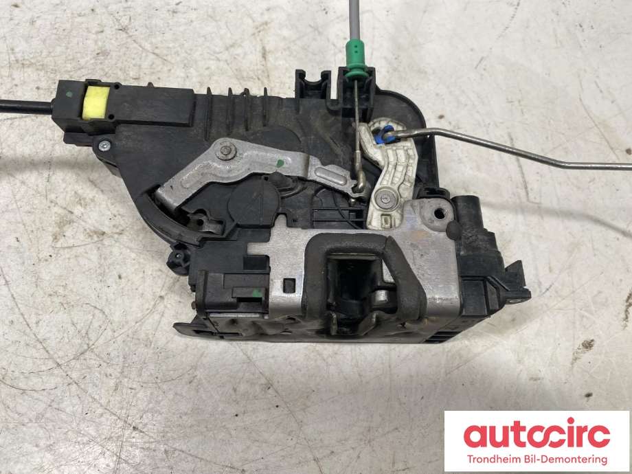 Låsekasse høyre foran til Mercedes Vito 2014-->> (W447) (W447) (...|A 447 720 02 35|)