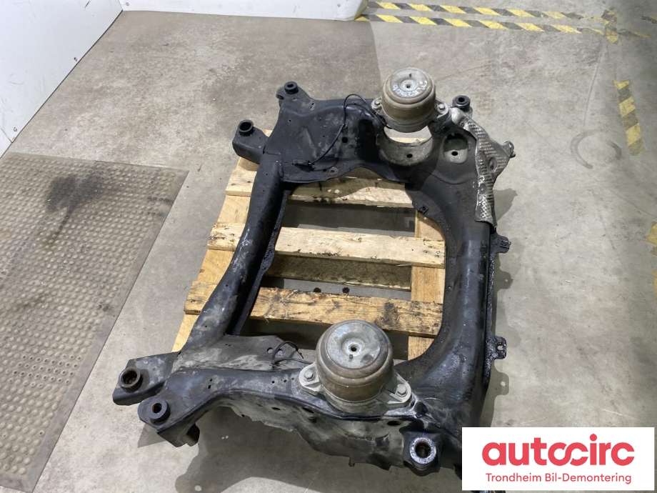 Travers foran hoved til Mercedes GLK 2008-2015 (X204) (X204) (...|A 204 628 04 57|)