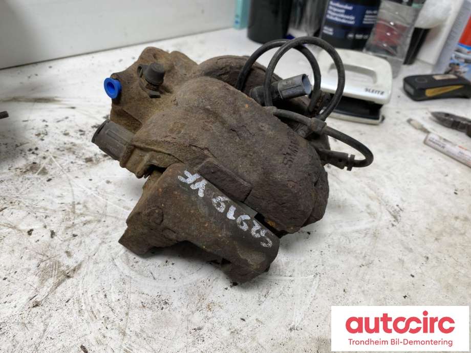 Bremsecaliper venstre foran til BMW X3 2010-2017 (F25) (F25) (...|6790921|34106790921|34 10 6 790 921)