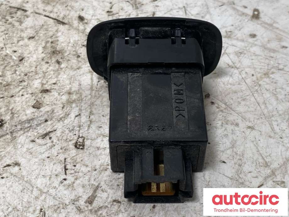 Bryter baklukeåpner til Mitsubishi Outlander 2012-2015 (Type III, Fase 1)  (..|8616A009|)